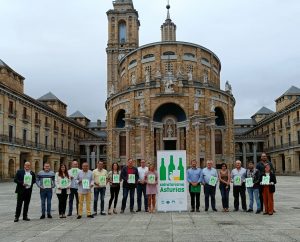 Foto de grupo socios y nuevos miembros adheridos al Club de Producto Sidraturismo Asturias