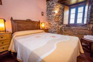 Habitación de uno de los apartamentos de Balcón de Oscos