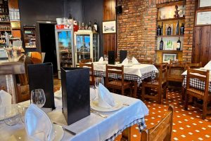 Zona interior sidrería La Pomar