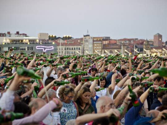 Foto Record Guínnes Escanciado Simultáneo