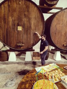 Miguel espichando durante la visita