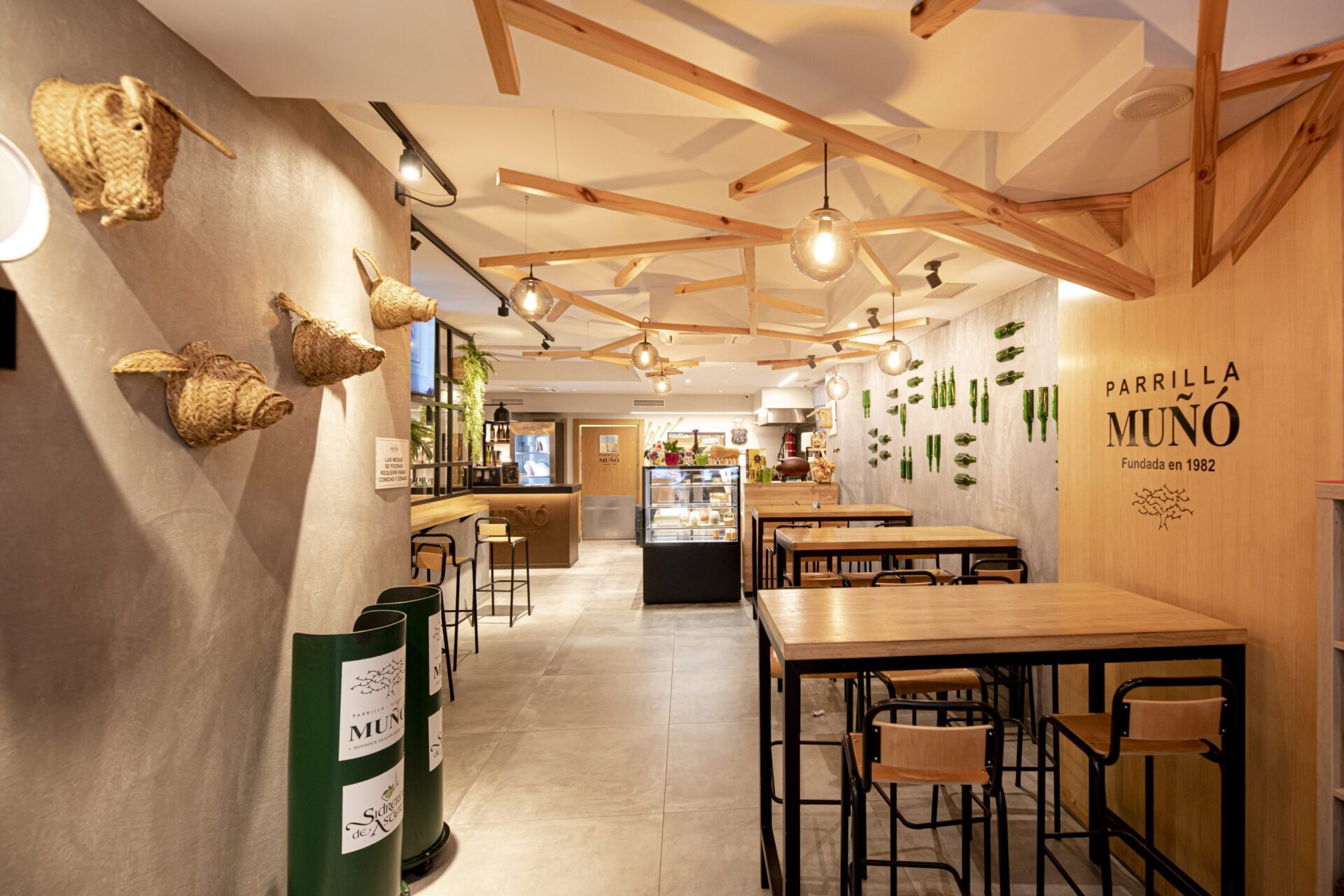 Interior Sidrería Parrilla Muñó