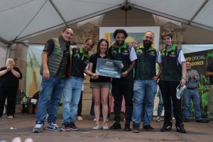 Equipo de la sidrería La Montera Picona recibiendo el premio a la mejor sidrería del Concurso de Escanciadores de Villaviciosa 2026
